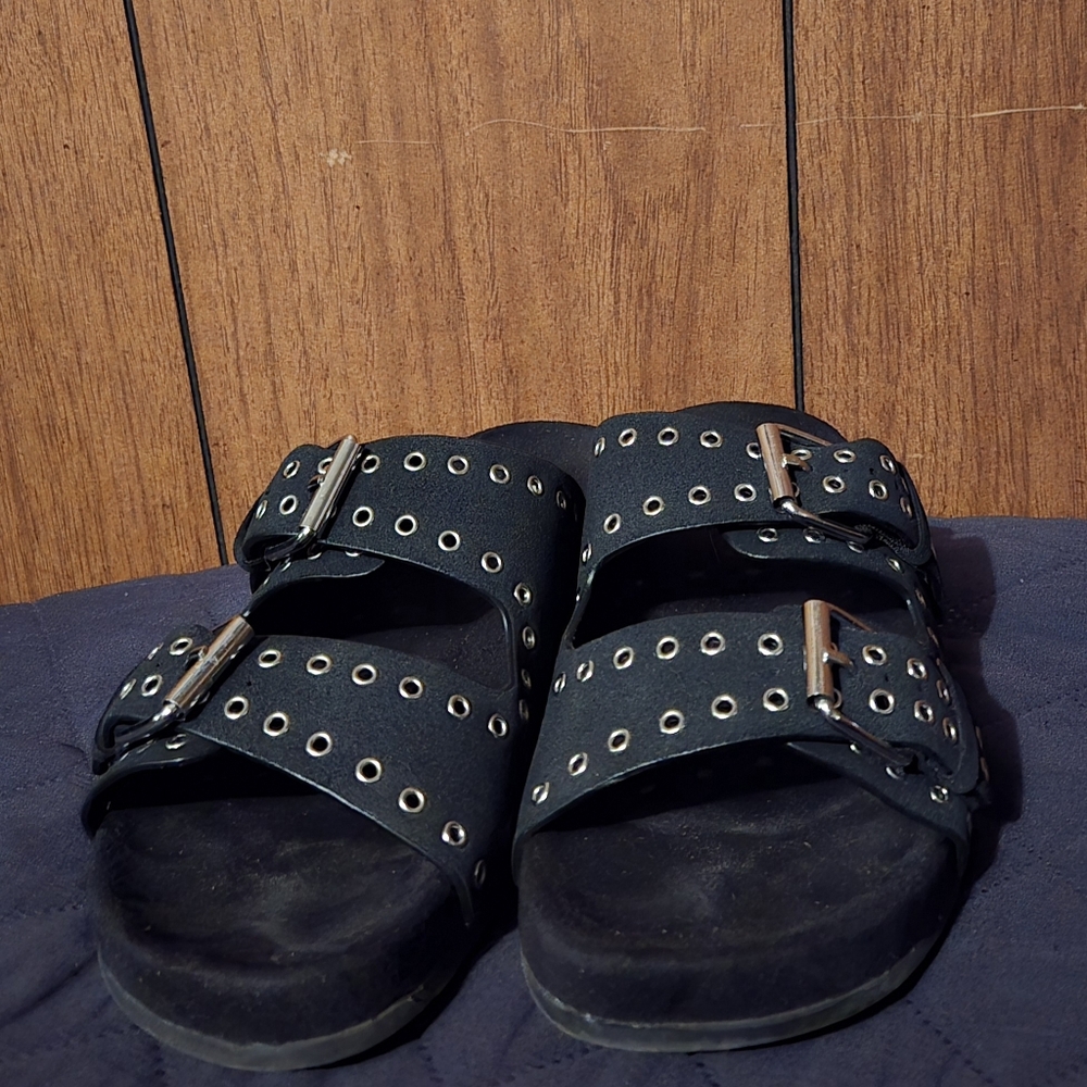 MIA Brooklyn Sandals - Picture 2 of 3